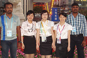 Equipo de Alucoworld en la oficina